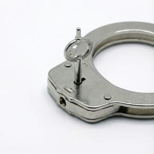 Reservnyckel till handbojor - Detaljbild